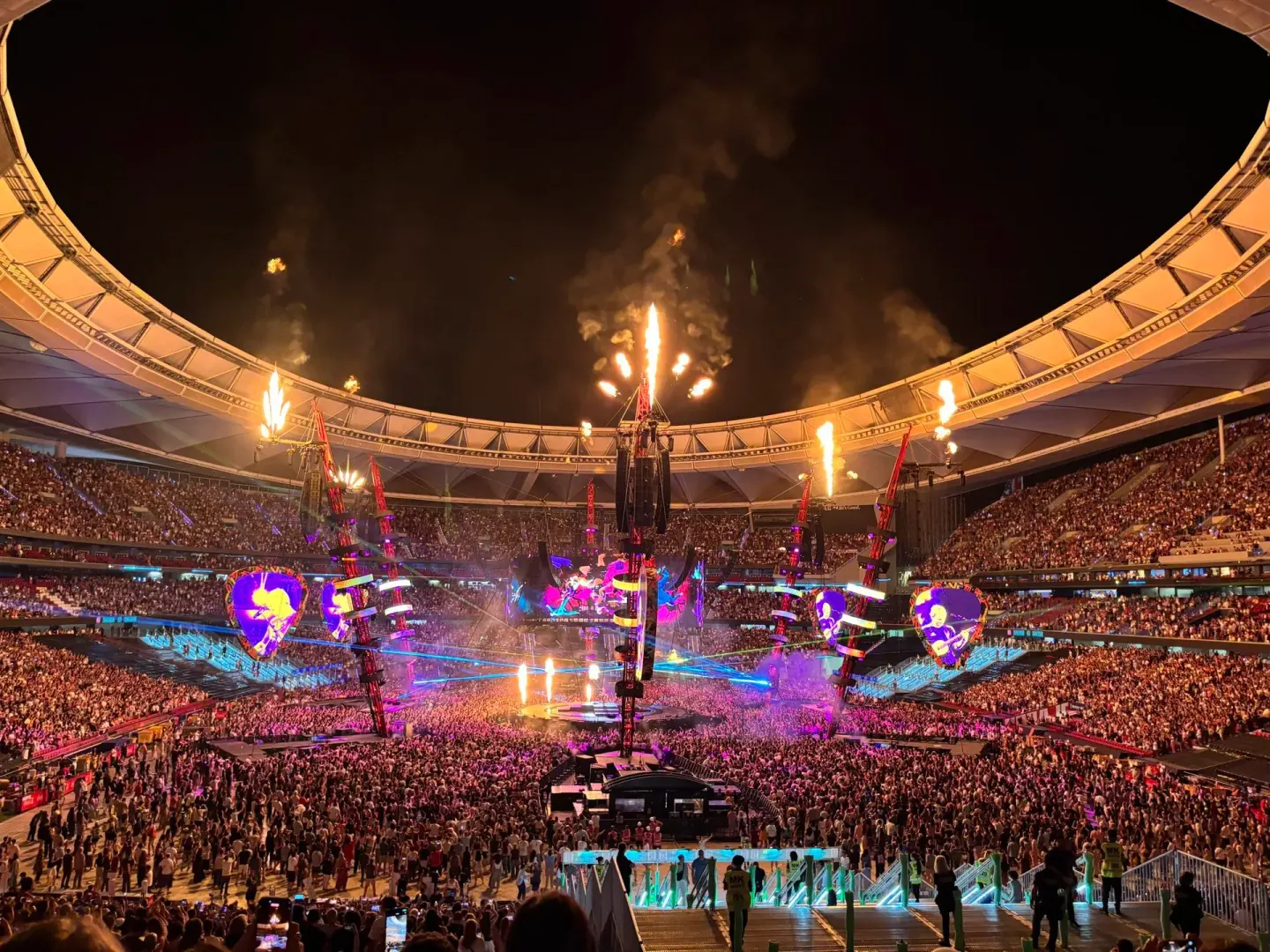 Ed Sheeran in Five Movements: The Loop Becomes a Crowd